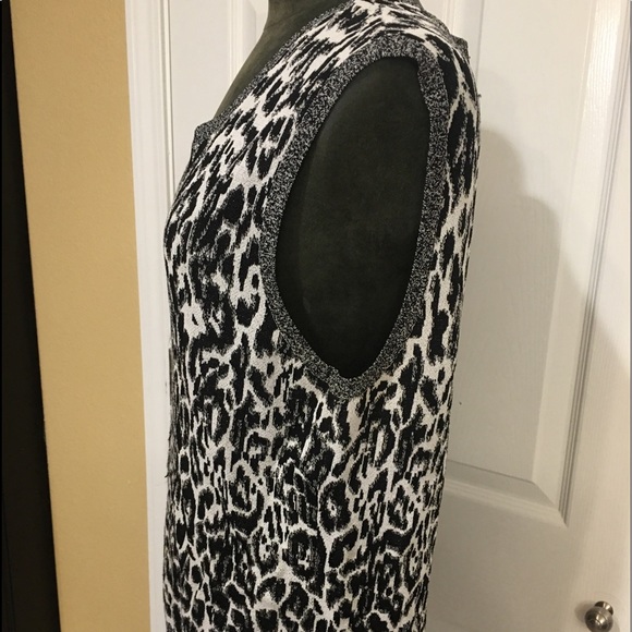 Jones NY zebra print top 24” long size XL - Picture 2 of 2